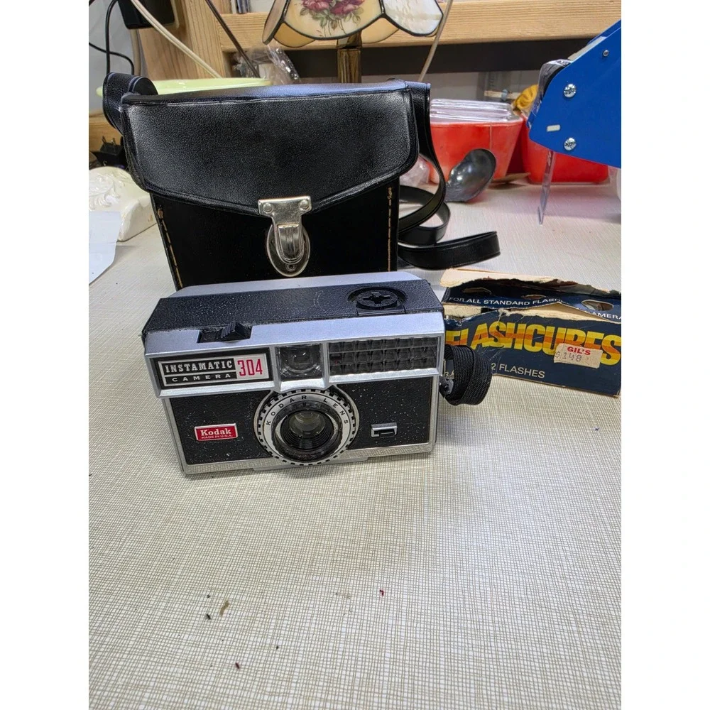 Vintage Kodak Instamatic 304 Camera with Case and Flashcubes 126 Film